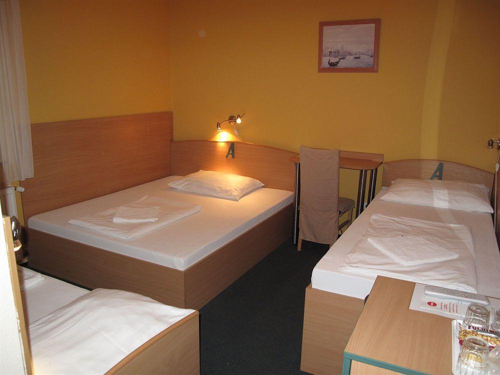 Alfred Panzio Bed and Breakfast Budapest Exteriör bild