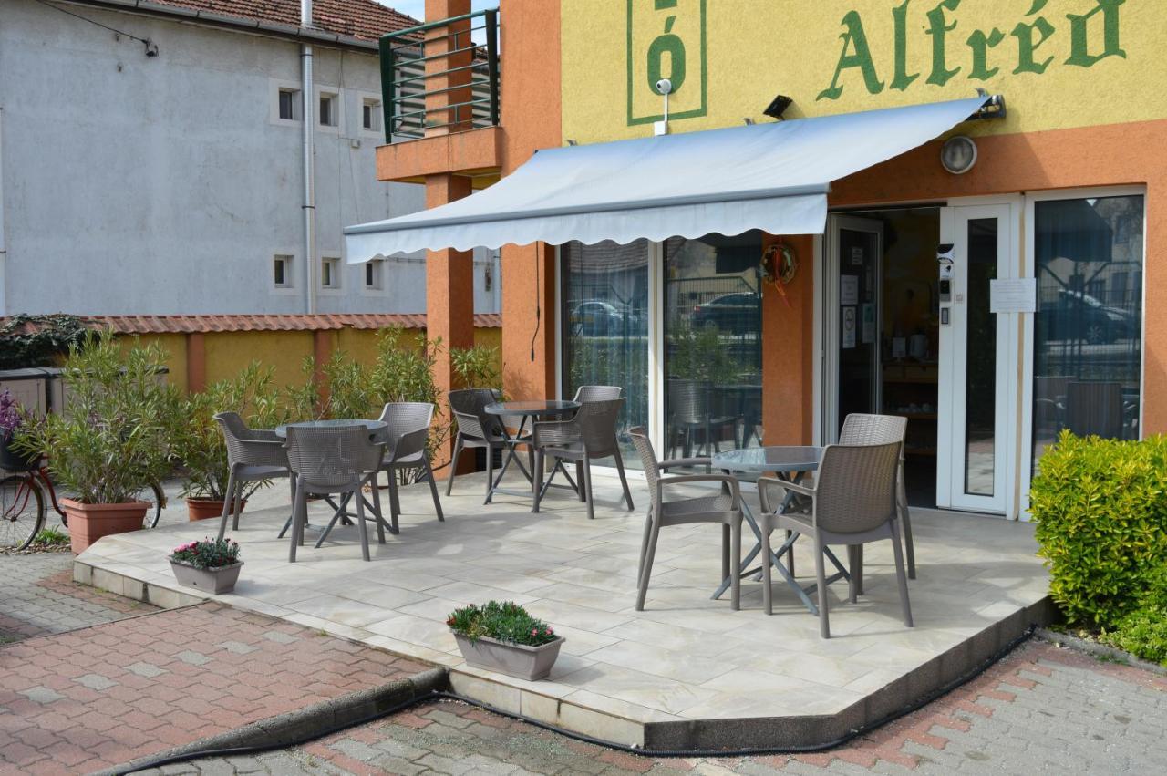 Alfred Panzio Bed and Breakfast Budapest Exteriör bild