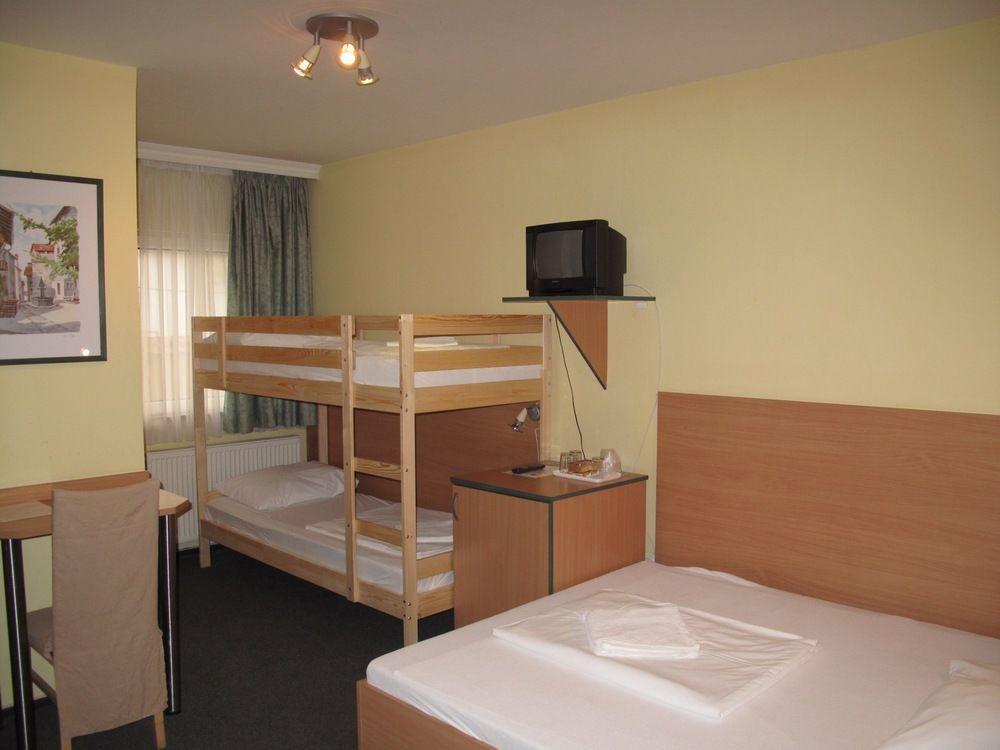 Alfred Panzio Bed and Breakfast Budapest Exteriör bild
